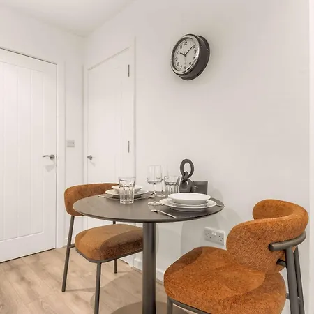Lovely 1 Bedroom In W Wifi Apartment *